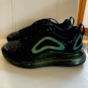 Women’s Nike Air Max size 6